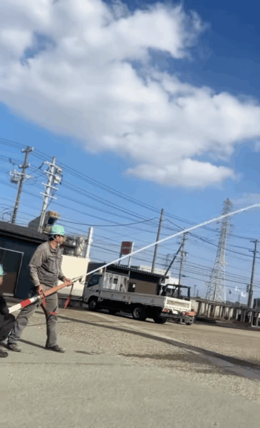 屋外消火栓の放水訓練